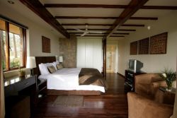 Lalapanzi Lodge bedroom 4
