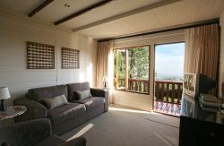 Lalapanzi Lodge Suite lounge