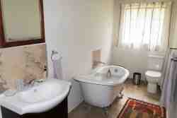 Thoera Bathroom