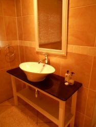 Rose Garden bathroom