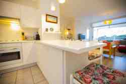 Fully equipped kitchen with dishwasher and washing machine