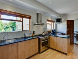 Spacious kitchen with Gas Hobb and oven
