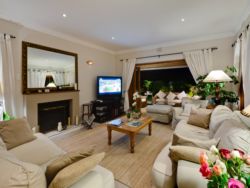 Lounge with fireplace 