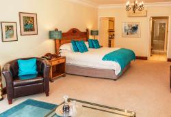 Luxurious Poolside Suite