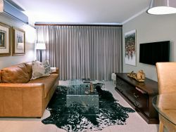 One-Bedroom Apartment with Mountain View