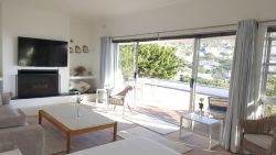 Sea-facing Apartment - sleeps 2 adults