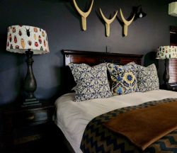 King Size Bed with en-suite bathroom