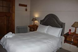 Room 4 Double Bed 