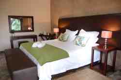 Double Room, en suite, airconditioned, ceiling fan, DSTV and coffee/tea
