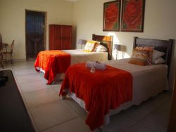 TWIN ROOM