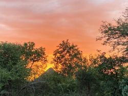 On Masorini you will have to deal with the beautiful red sunrise and sunset every day. Truly magnificent.