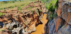 There is a variety of activities and excursions in the vicinity of Masorini Bush Lodge. A day of game viewing in the Kruger National Park, an unforgettable boat trip on the Olifants River or a sporty day of golf at Hans Merensky Golf Estate. There is something for everyone. We are happy to help you plan your activities.