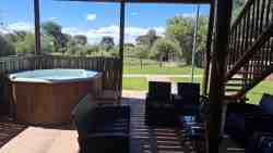 Thatched Roof Suite- Hot Tub