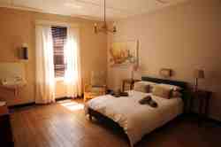 Double room with shared bathroom