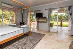 Luxury garden room 4 with en-suite bath & (double) shower