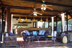 Lounge & bar area