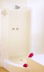 En suite Room's Bathroom- Artist's Retreat