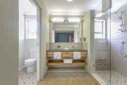 Luxury Twin Room Bathroom 