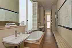 Southern Right suite bathroom