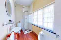 Superior Double bedroom bathroom 