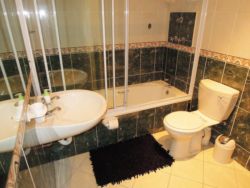 Ensuite bathroom (shared between Bedroom 1 & 2)