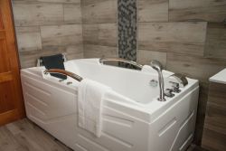SPA BATH IN PRESIDENTIAL SUITE