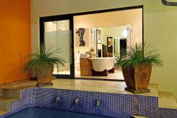 Master En-Suite and Pool