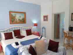Blue crane. Full en suite bathroom 