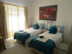 Sunbird suite. Twin beds