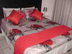 Main Bedroom - Queen Bed 