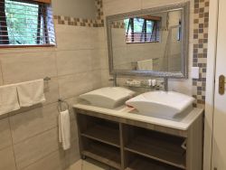 Suite4 Deluxe Bathroom