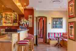 Oliver's - Bar