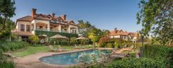 Oliver's - Pool