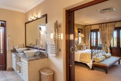 Oliver's - Executive Suite Bedroom 7