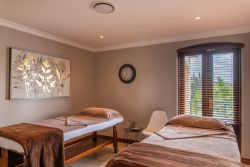 Oliver's - Wellness & Beauty Couples Massage Room