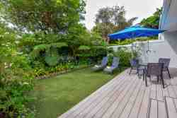 Gizmo Deck & Private garden