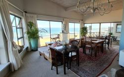 Breakfast/Lounge Area