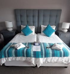Deluxe First floor unit (5 - 8) - Bed (Twin or King size - please specify)