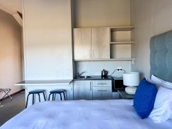 Deluxe Semi self-catering unit (9 & 10)