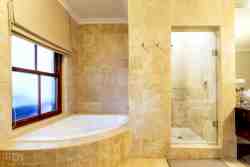 Luxury Rooms Bathroom