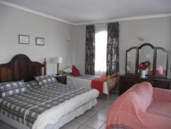 No 1 The Heads Sleeping area sleeps 4-5 guests and has a luxury bathroom, kitchen and lounge area and its own private entrance and deck.