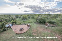 Pool & outside braai area