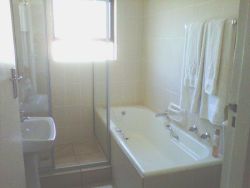 Bathroom guestroom 3
