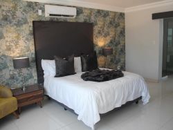 Deluxe 1 Room (King Bed)