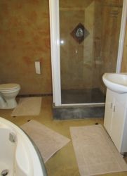 FarmHouse Apartment 3 Bathroom
