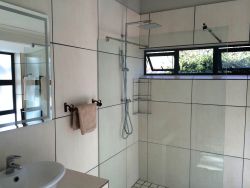 Queensrest 3, bathroom