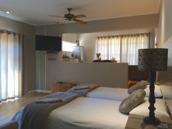 Queensrest 4, bedroom