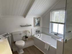 Robin's Nest Bathroom