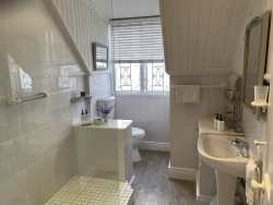 Squirrel's Leap Bathroom