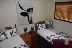 Wiggly Stone - bedroom2